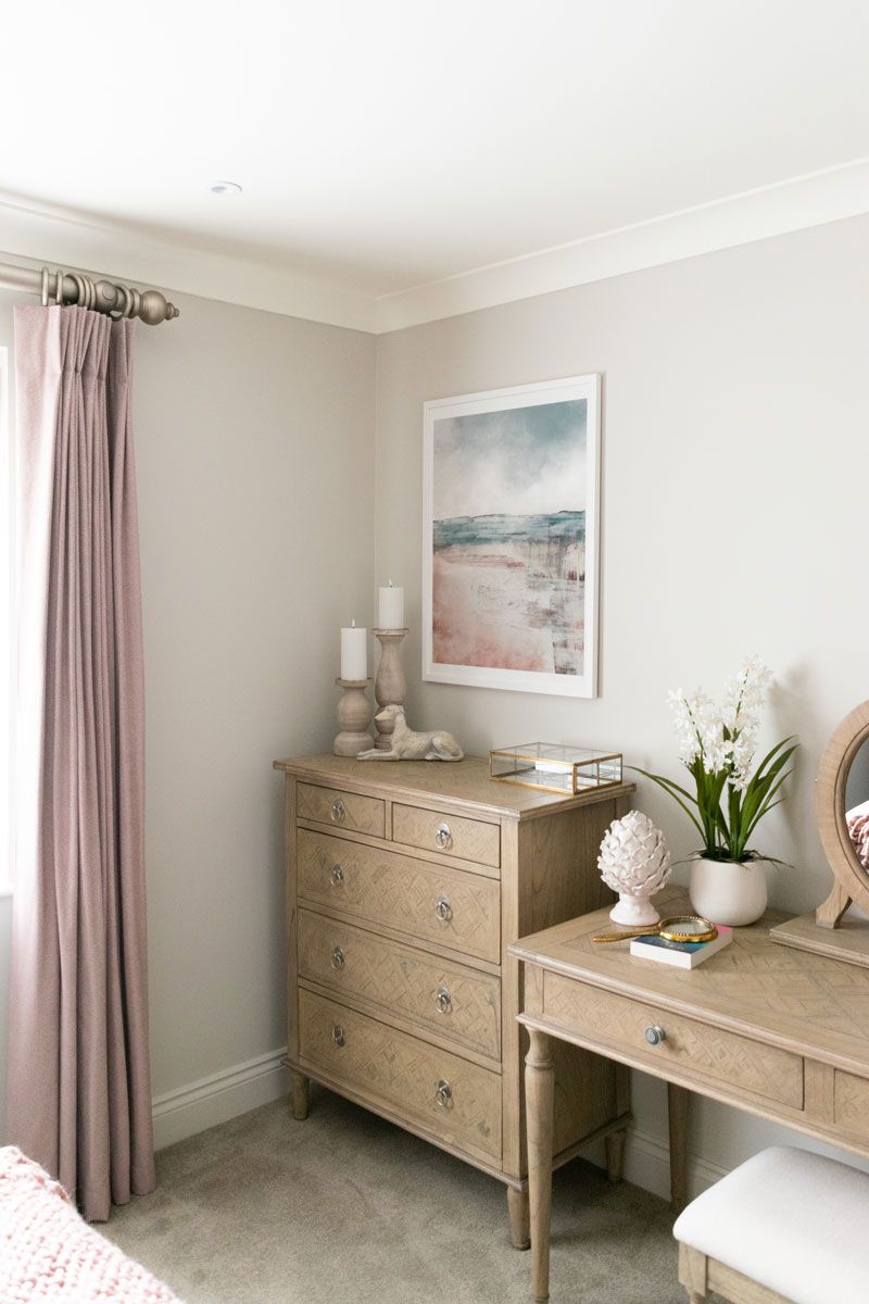 pink-interior-design-scheme-with-weathered-classic-furniture
