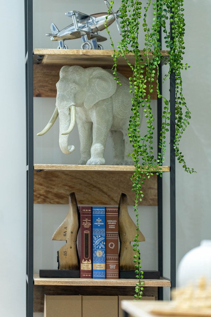office-shelf-styling