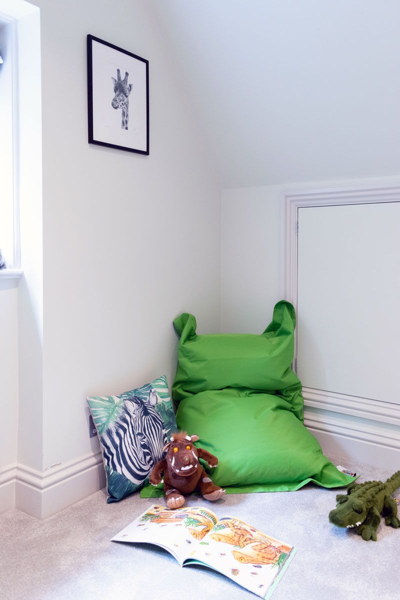 corner-detail-in-small-childs-bedroom